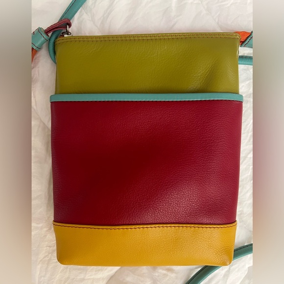 ili NY & Co. Cross Body Purse! Genuine Leather in excellent condition. - Picture 16 of 16